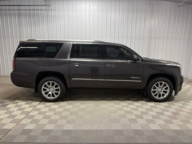 2017 GMC Yukon XL — detail view